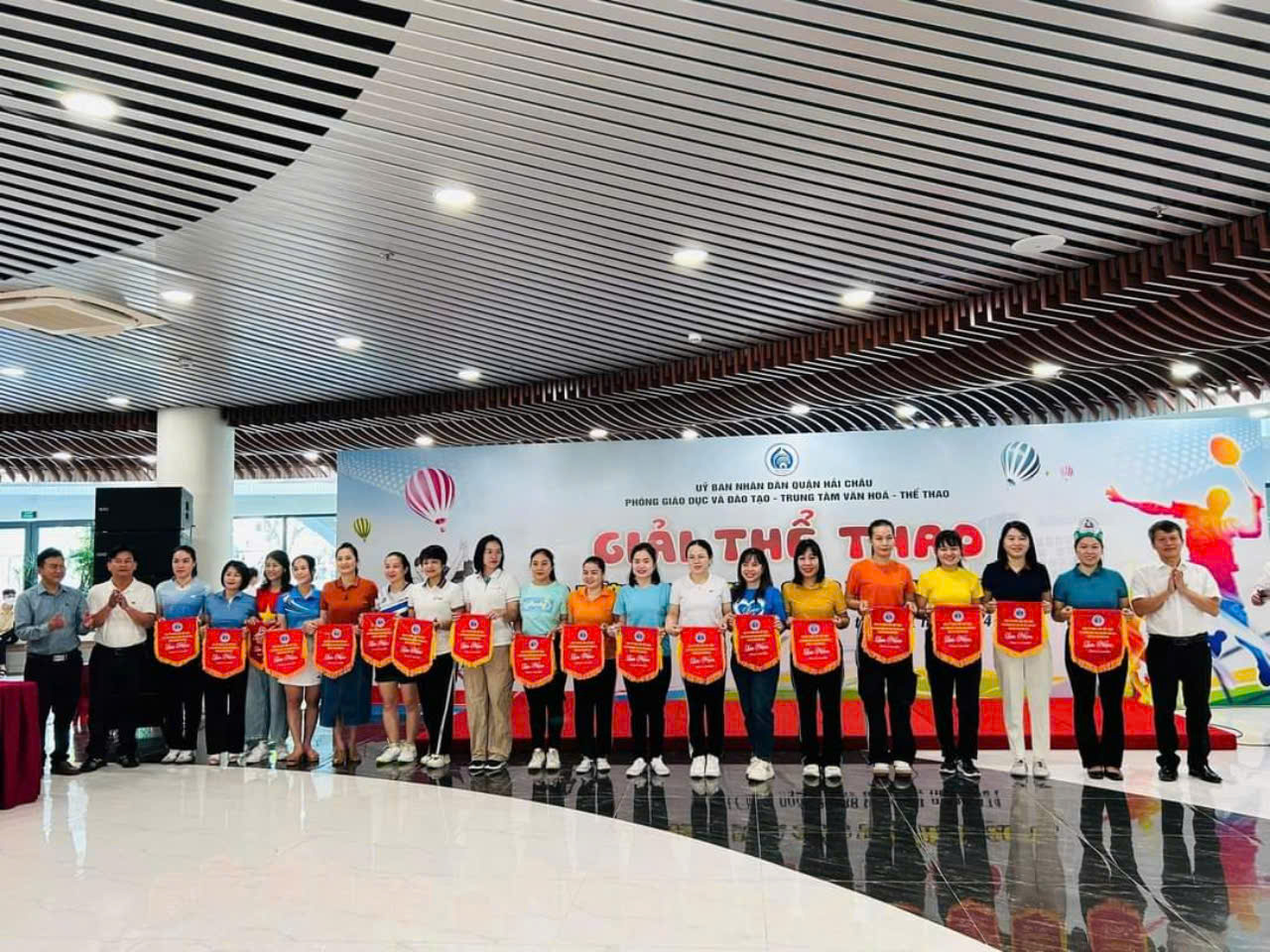 hinh the thao nha giao 3